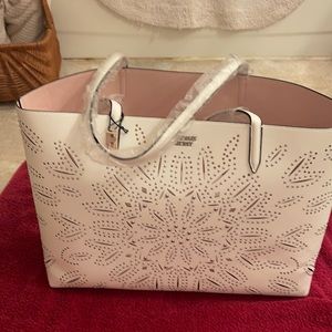 Victoria’s Secret Large White Tote NWT $ 68.00